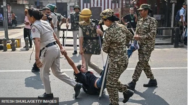 भारतमा  आन्दोलन चर्किँदै, सरकार र निर्वाचन आयोगमाथि प्रश्न